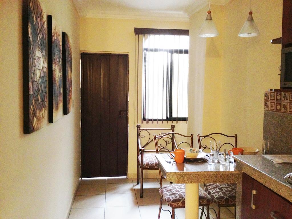 El Patio Suites II Guayaquil Pokoj fotografie